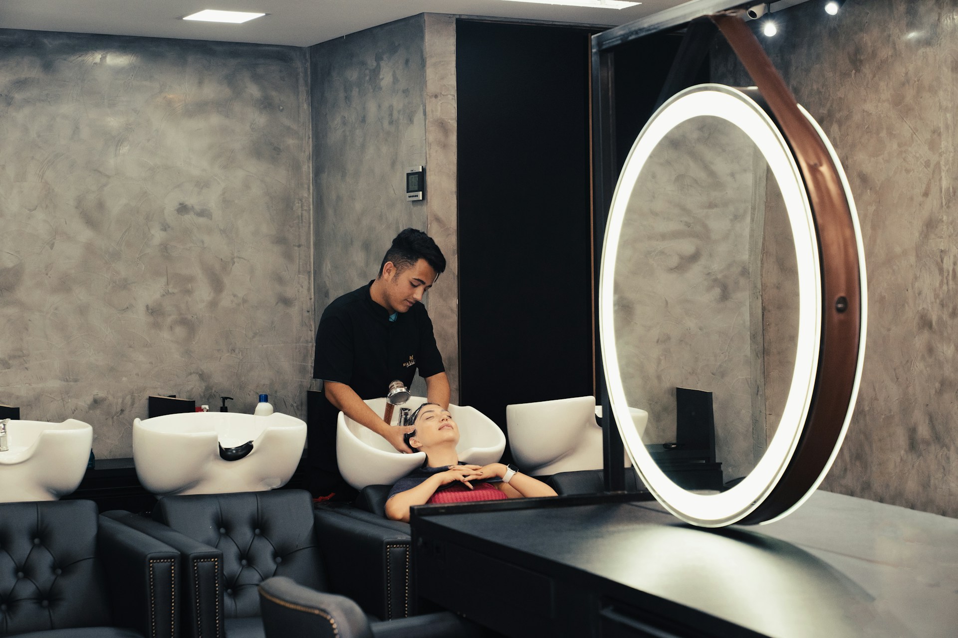 Unisex Salons Breaking Gender Norms in Beauty